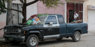 Avanza retiro de vehículos abandonados en Nuevo Laredo