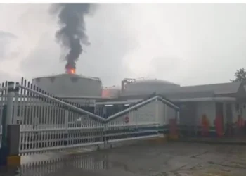 Controla Pemex incendio en Terminal de Almacenamiento Pajaritos