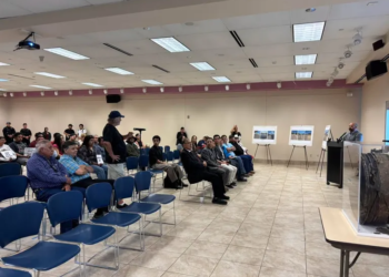 En Texas vecinos se reúnen para diagnostico de baja presión del agua