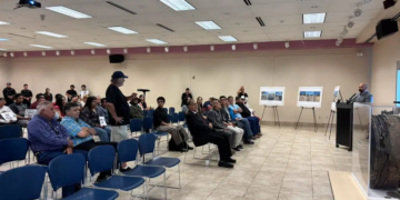 En Texas vecinos se reúnen para diagnostico de baja presión del agua