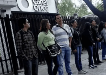 Denuncian desalojo violento de estudiantes en las instalaciones de Canal 11