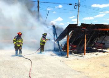 Incendio destruye taquería en Villas de San Miguel 3