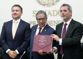 Hacienda muestra Paquete Económico 2027