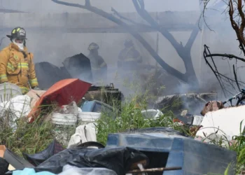 Incendio en baldío alarma a vecinos de Mil Cumbres