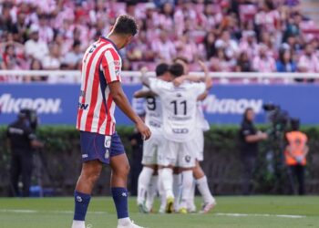 Querétaro da la sorpresa ante el líder Chivas y el América despierta en una vibrante Jornada 10